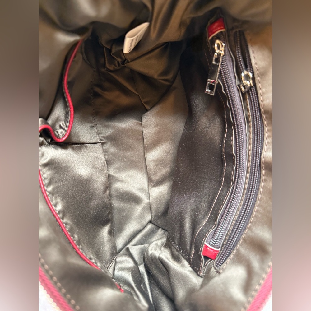 S-zone Red Leather Shoulder Bag with silvertone hardware. - Picture 13 of 14